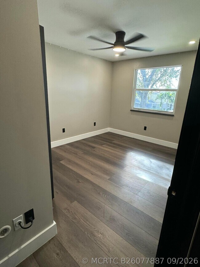 Building Photo - 10366 Buena Ventura Dr