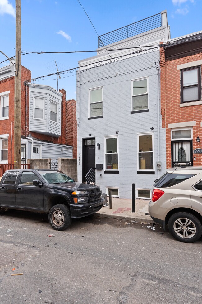 facade - 2245 Titan St