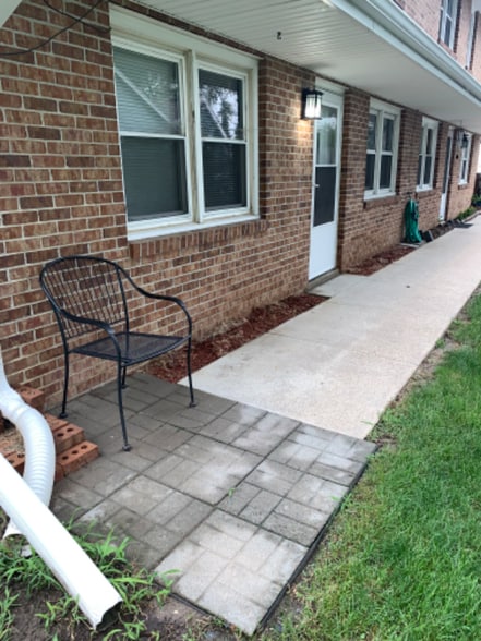 Building Photo - 210 N 4th St