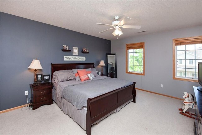 Building Photo - 946 Red Hawk Way SE