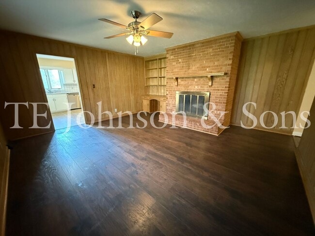 Building Photo - Spacious 4BR Home with Finished Basement, Screened Porch & Garage in Winston-Salem