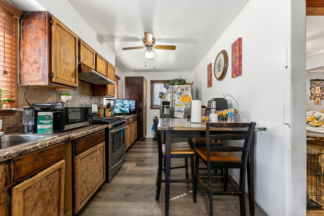 Building Photo - 253 E Grand Ave