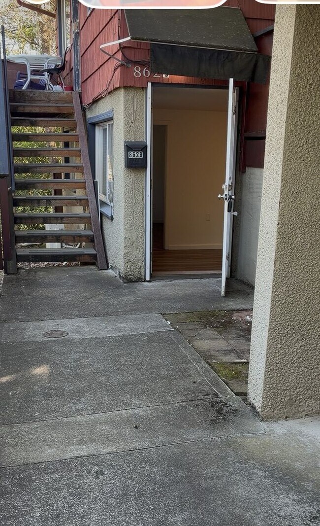 Building Photo - 850 NE 67th Ave