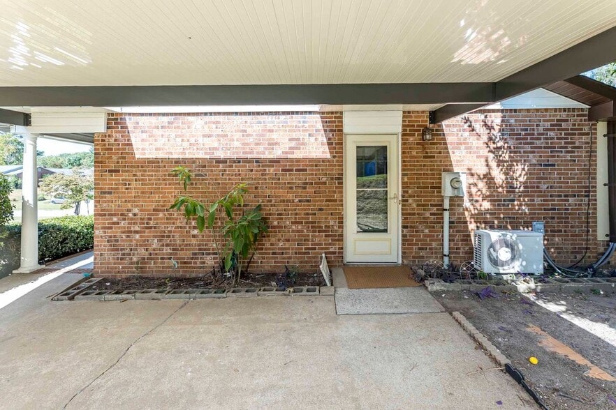 Building Photo - 3925 Biltmore Dr