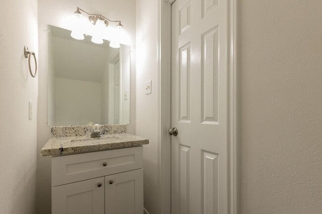 Building Photo - 3223 Golden Willow Dr