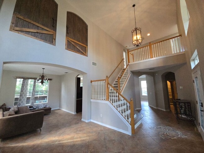 Building Photo - Newly Renovated 4/3 w/pool