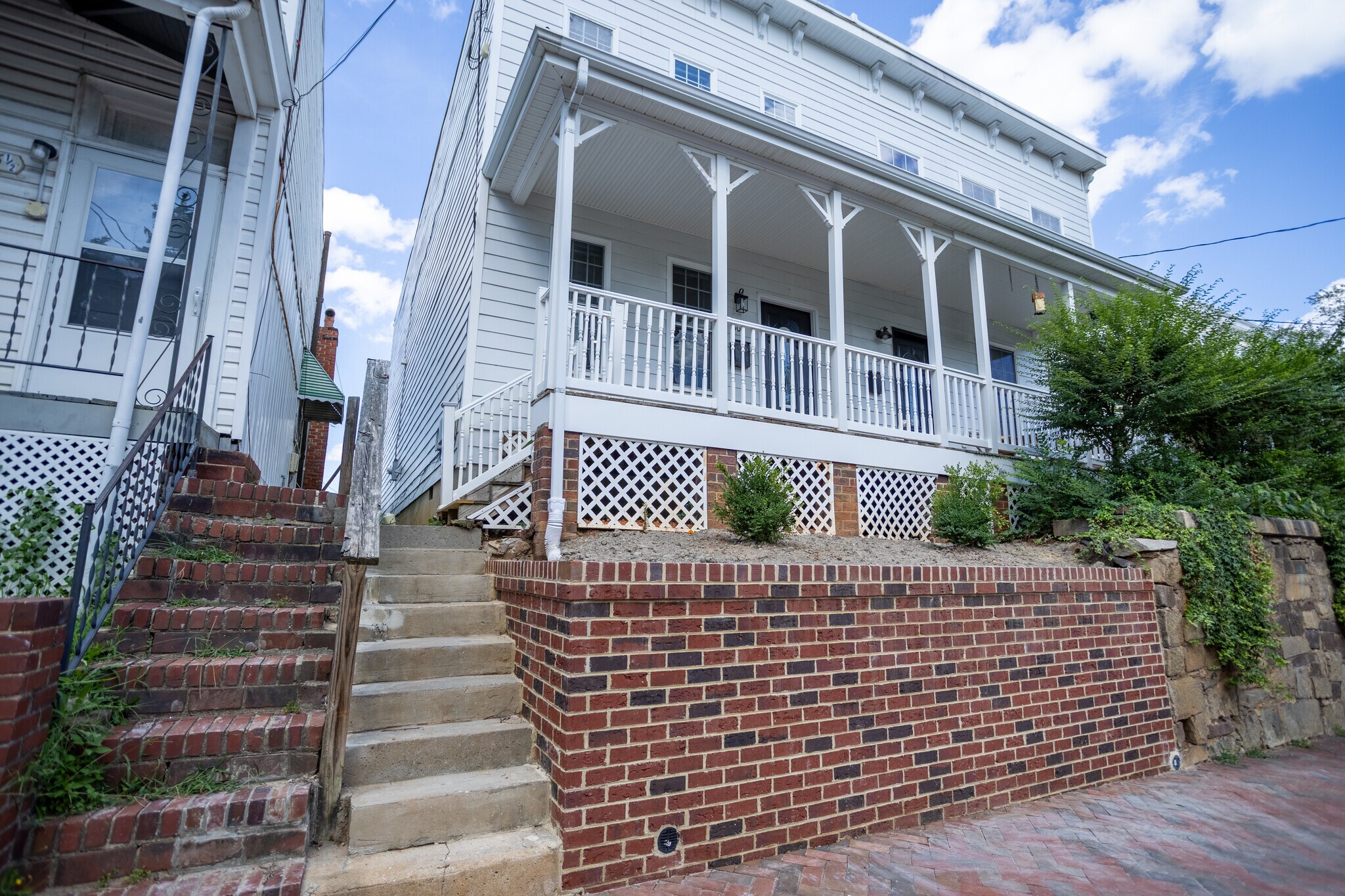 Building Photo - 1306 W Clay St