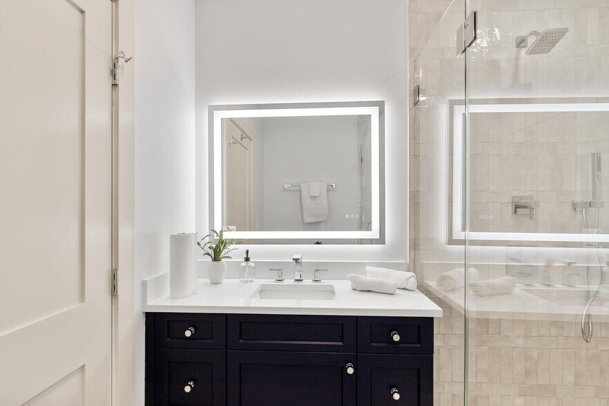 Building Photo - 8 Holly Ave