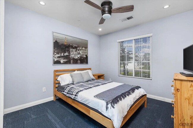 Building Photo - Northwest Home!