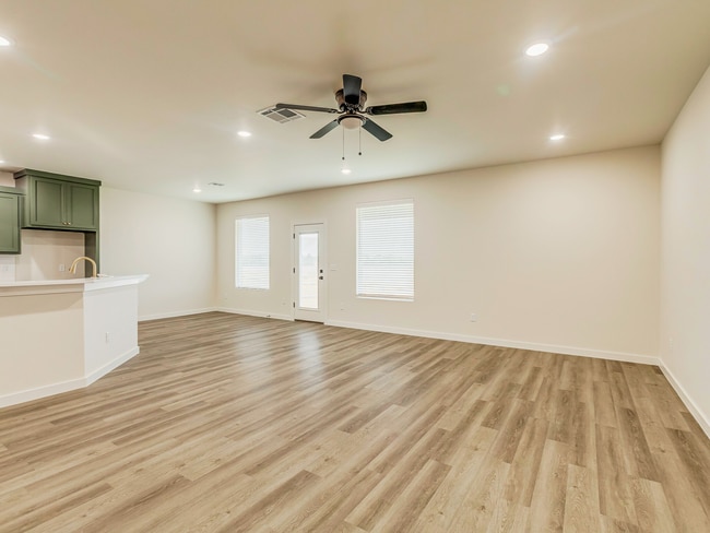 Building Photo - Captivating 3-Bed, 2-Bath Home in Charming...