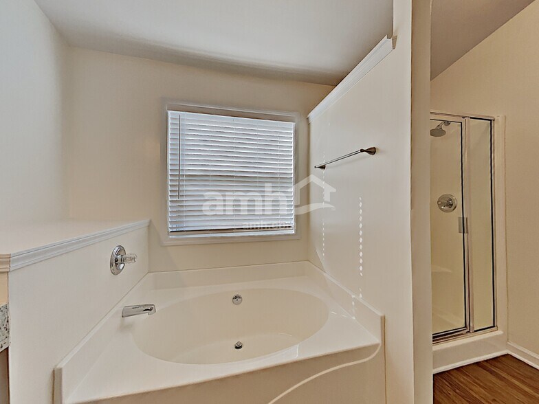 Building Photo - 2972 Briaroak Dr