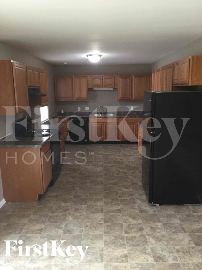 Building Photo - 221 N High School Rd