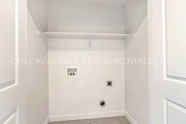 Building Photo - 4249 E Hl Vw Dr