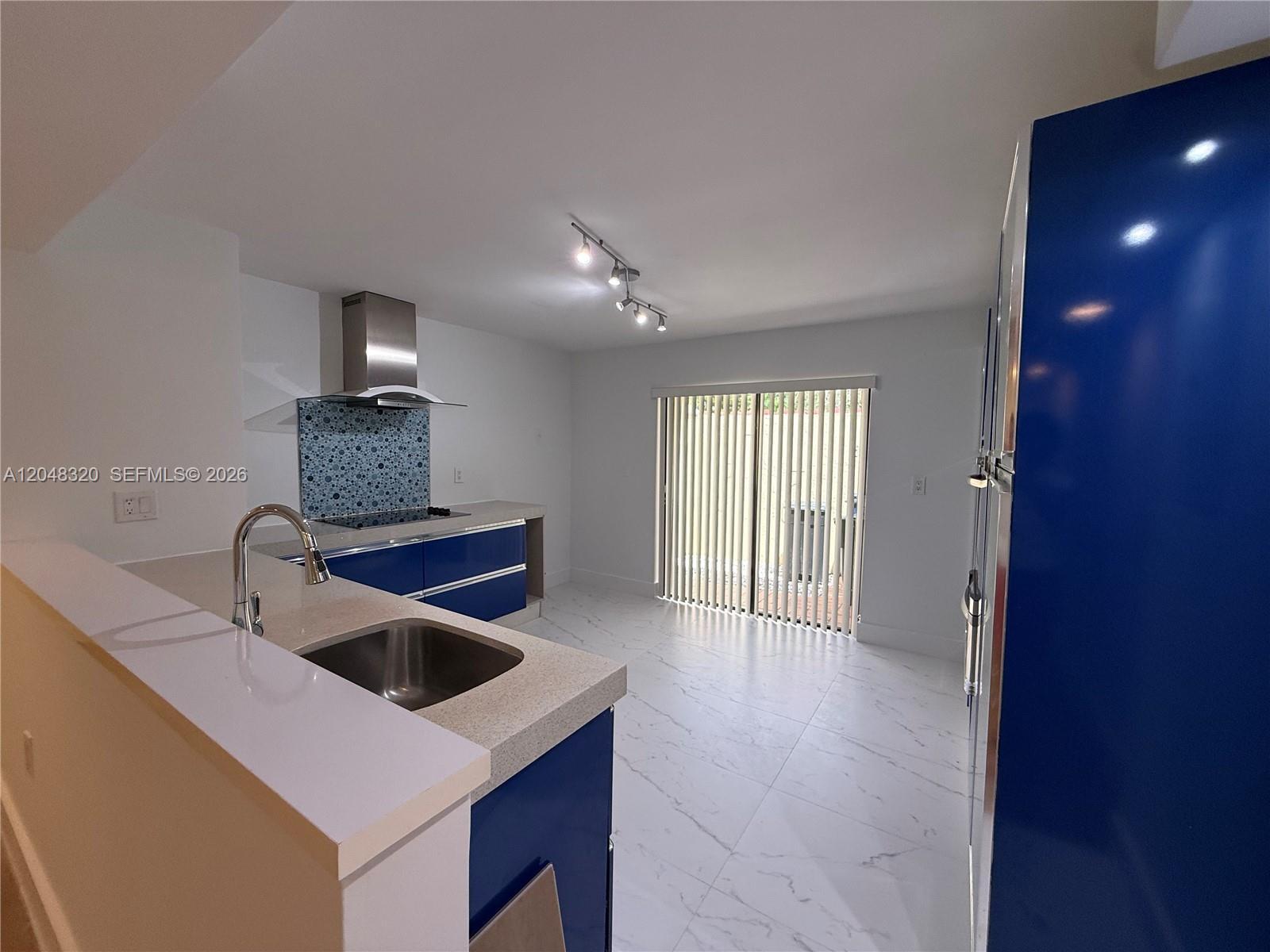 Building Photo - 3873 Alcantara Ave
