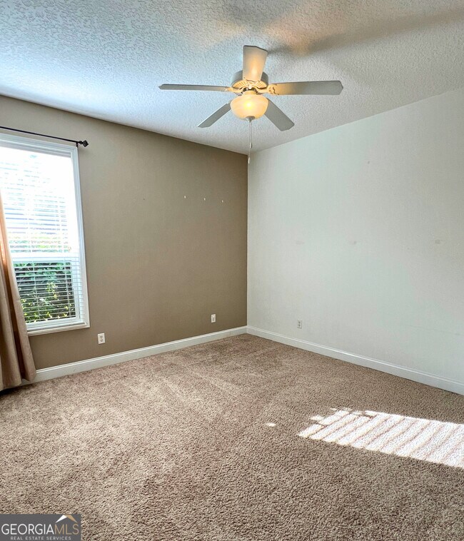 Building Photo - 582 Eagle Blvd