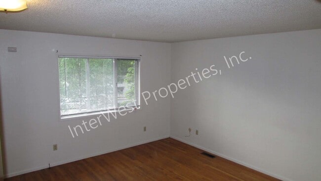 Building Photo - MCCA01