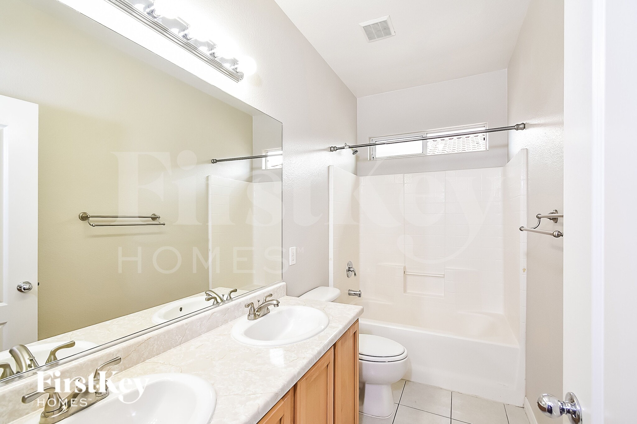 Building Photo - 10832 Avenzano St