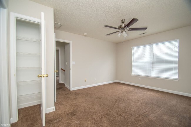 Building Photo - 3 br, 2.5 bath House - 2022 Sunset Village Dr