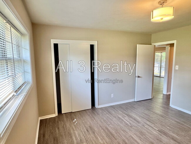 Building Photo - 176 Scenic Dr