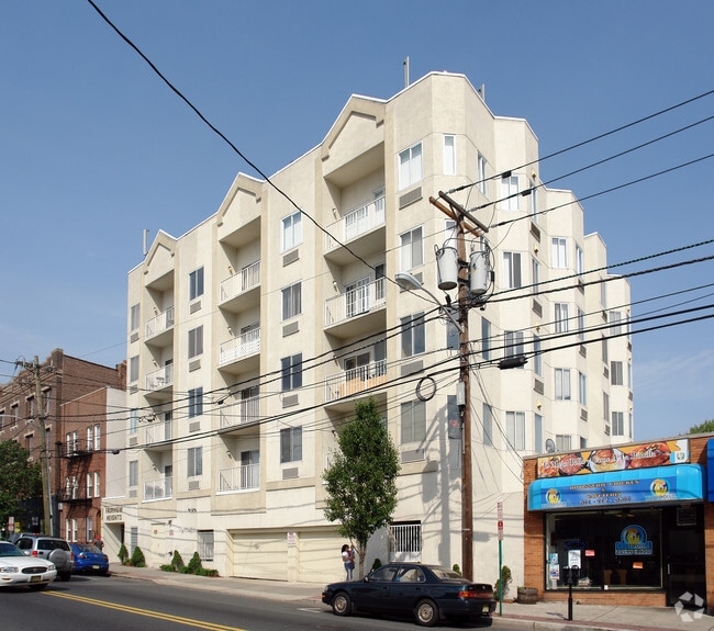 Building Photo - 320 Anderson Ave