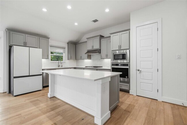 Building Photo - 401 Sitlington Ln