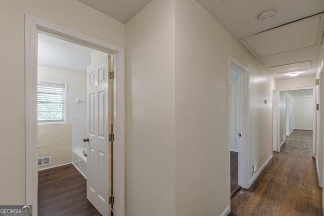 Building Photo - 2416 Timber Ridge Ct