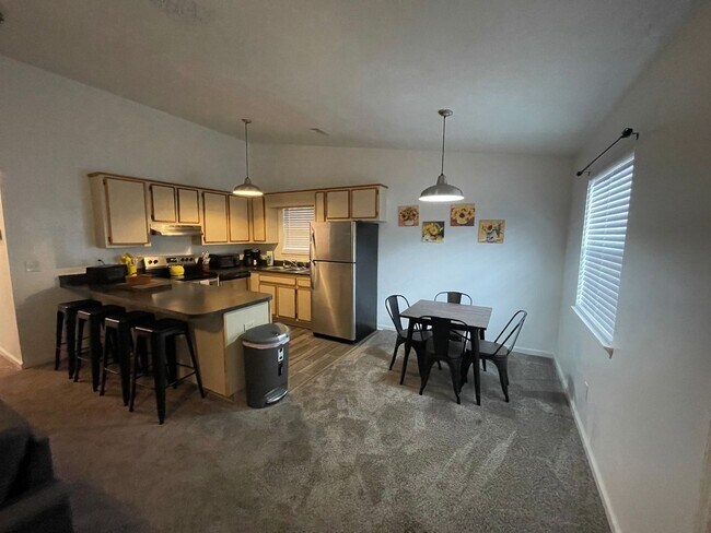 Building Photo - MOVE IN SPECIAL!! Super Cute 2 bedroom townhome!