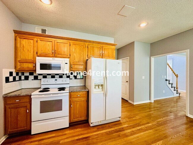Building Photo - 8102 W 144th Pl