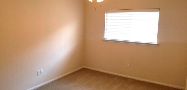 Building Photo - 207 Ponderosa Dr
