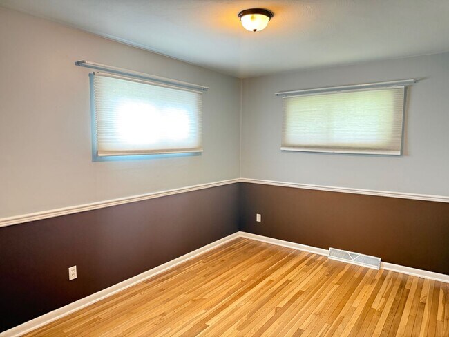 Building Photo - Extremely sharp 3 BR home in Normal