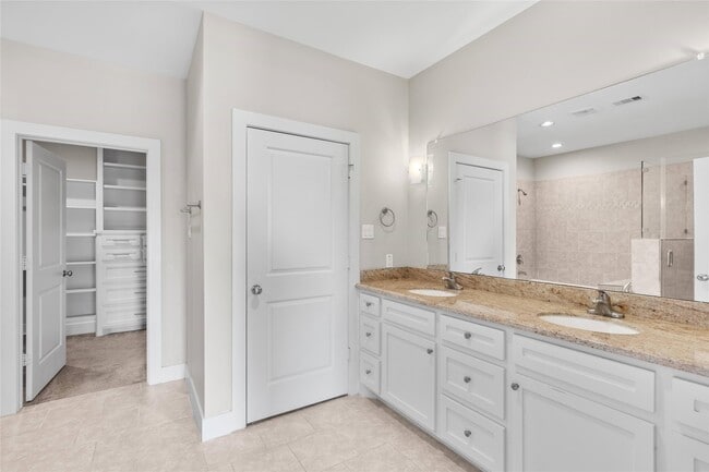 Building Photo - 1221 W 23rd St