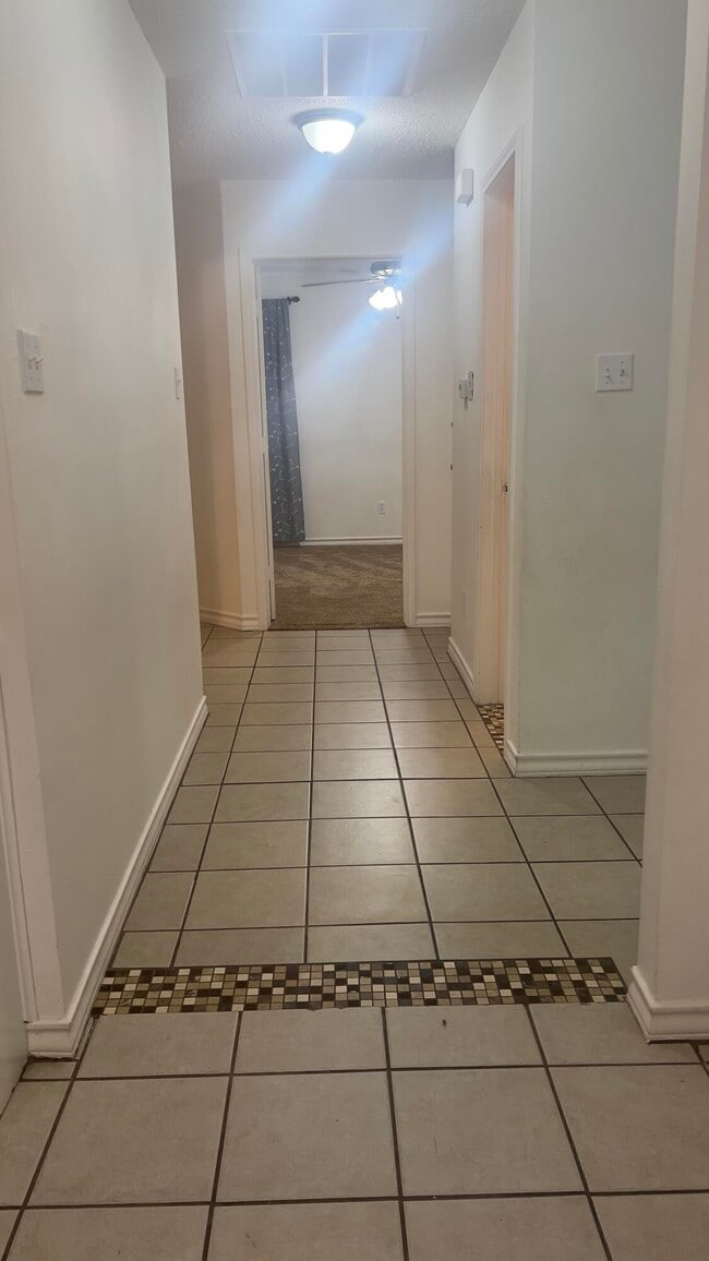 Building Photo - 4410 Jarvis St