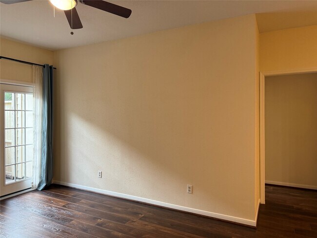 Building Photo - 2121 El Paseo St
