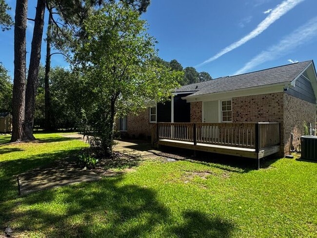 Building Photo - Updated 4 Bedroom Ranch in Established Nei...