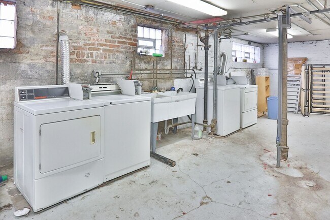 Building Photo - 2Bed/1Bath in Wicker Park with beautiful k...