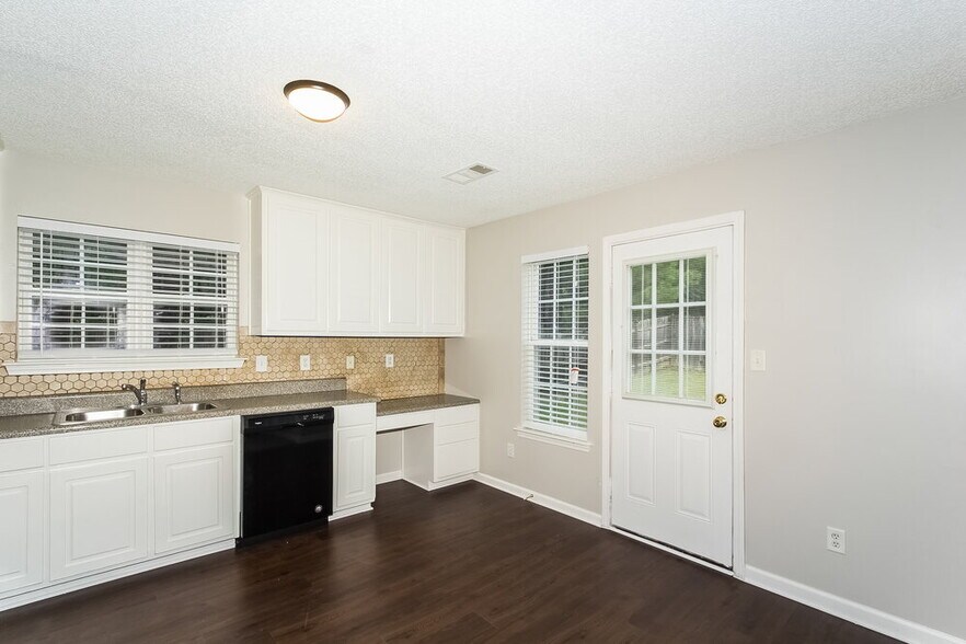 Building Photo - 345 Breeze Mdw