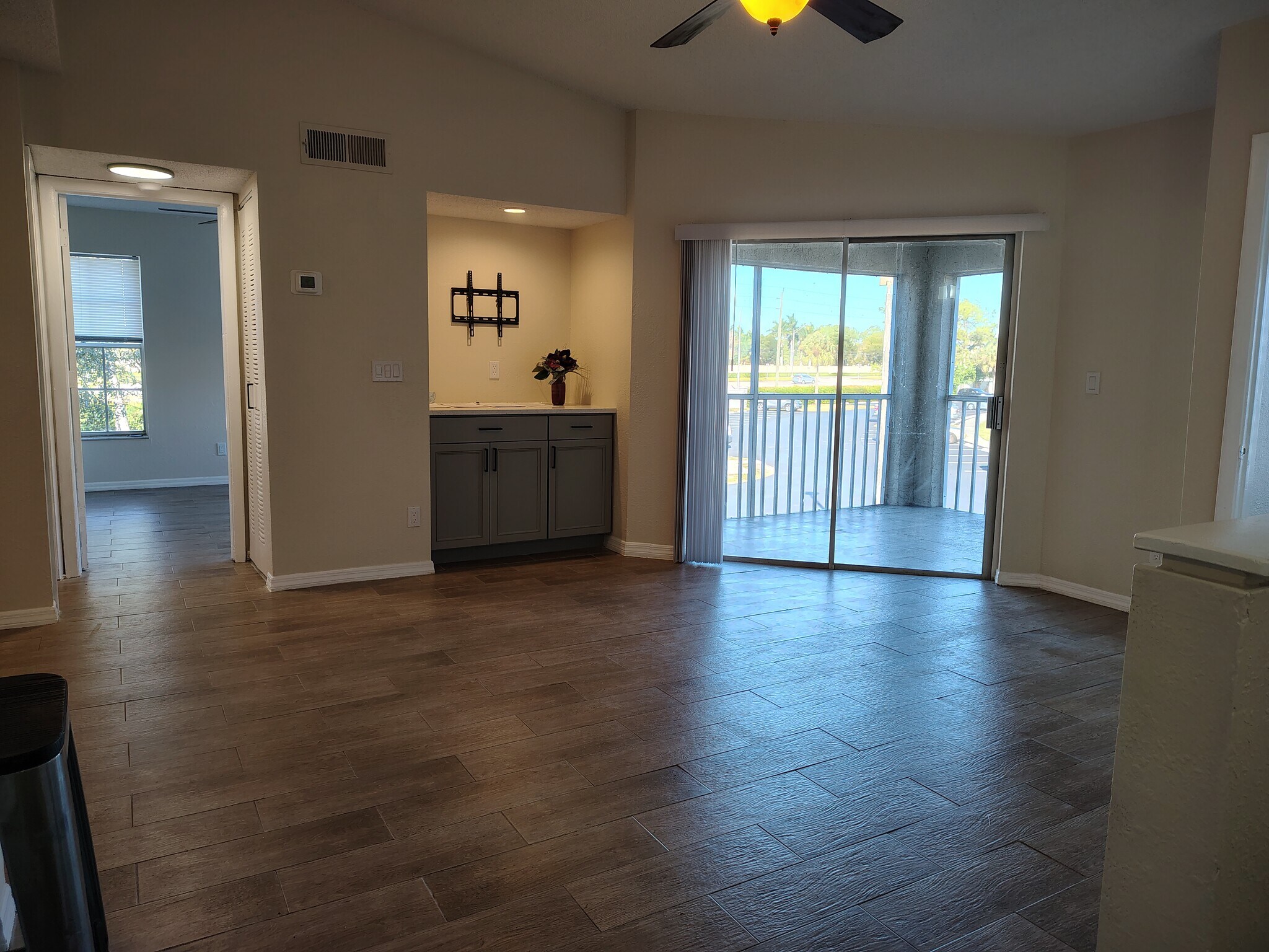 Building Photo - 194 Santa Clara Dr