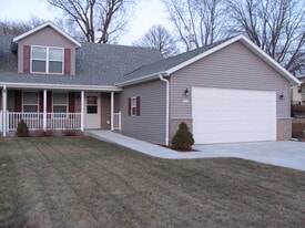 Building Photo - 2423 Parkfield Drive