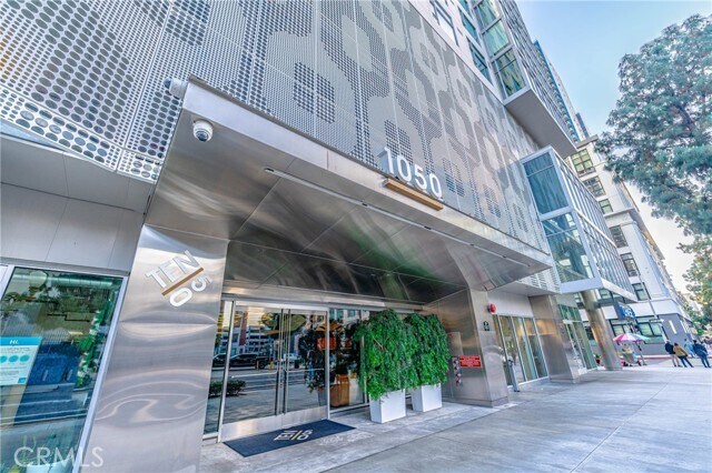 Building Photo - 1050 S Grand Ave