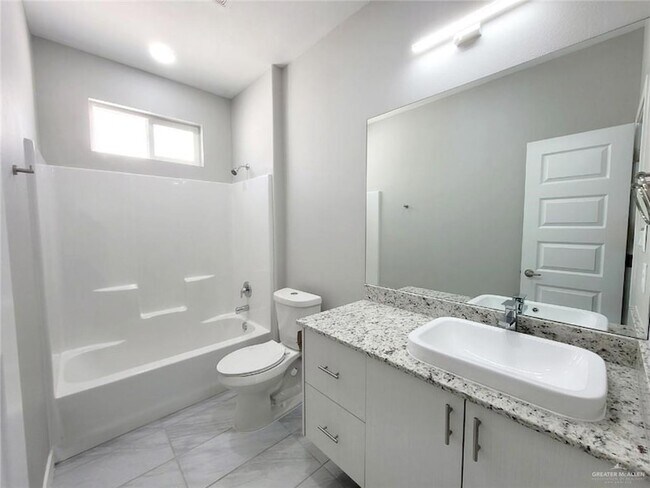 Building Photo - 1409 Alta Vista Dr