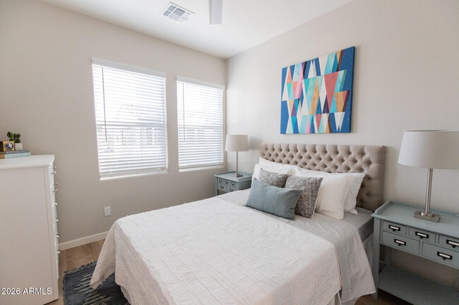 Building Photo - 3726 E Flower St