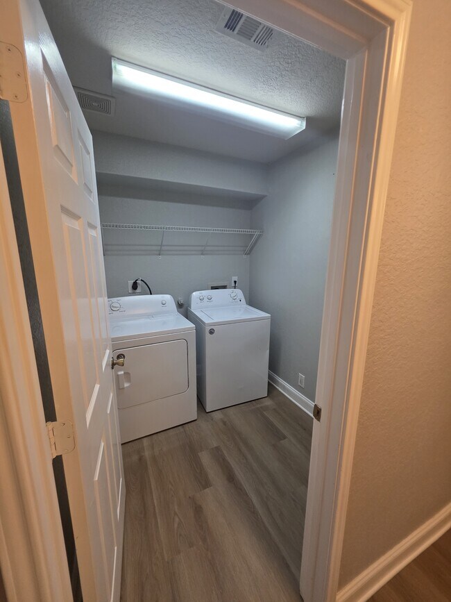 Building Photo - 7119 Capricorn Way