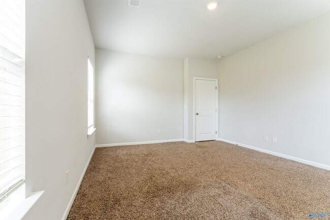 Building Photo - 22654 Regent Dr