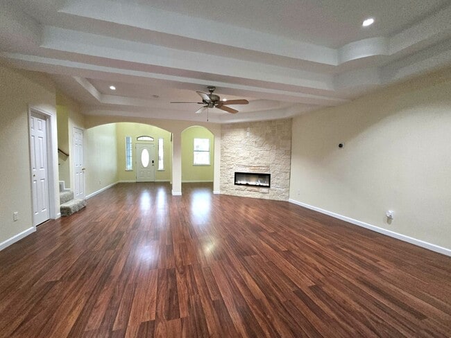 Building Photo - 6641 Midfield Dr