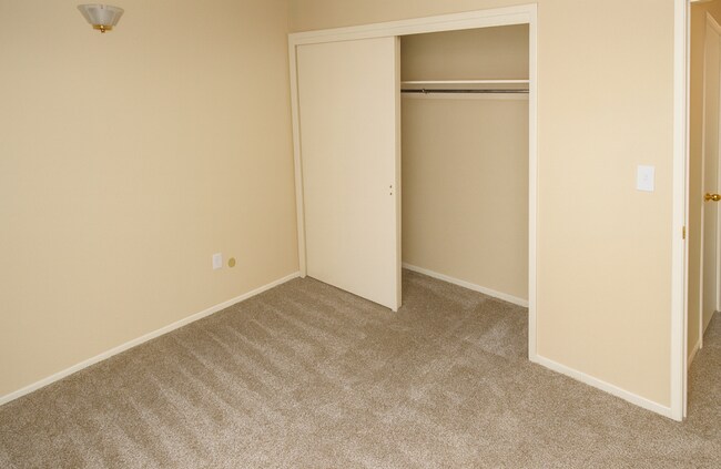 Building Photo - Updates, Simple Utilities, Awesome South Central Location - Maple Tree Apartments