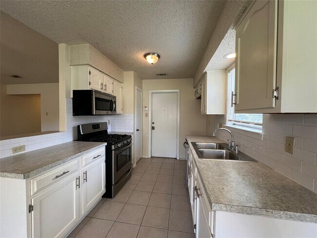 Building Photo - 3700 Skipton Dr