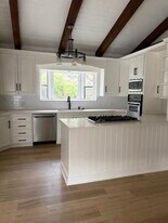 Building Photo - 25212 Manzanita Dr