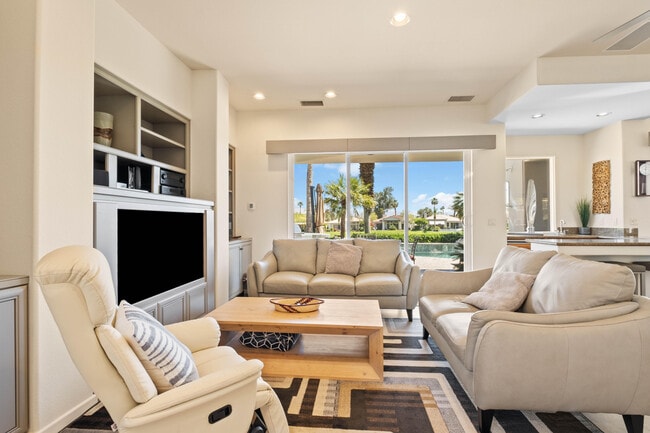 Building Photo - 872 Mission Creek Dr