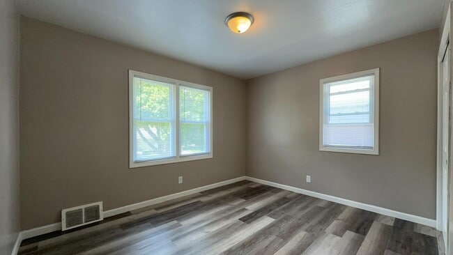 Building Photo - 5908 N 37th St
