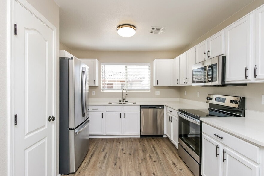 Building Photo - 6079 S Wilson Dr